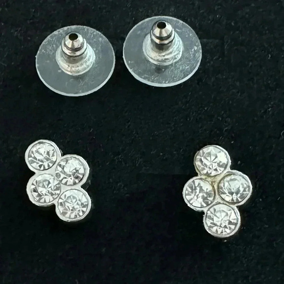 Silver Tone Cluster Crystal Necklace Earring Set Women’s Fashion Jewelry - Picture 4 of 6